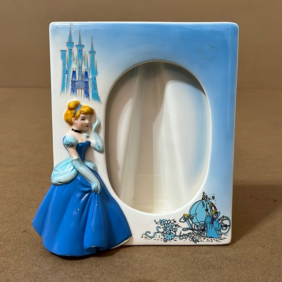 Cinderella Ceramic Frame - Picture 1 of 7